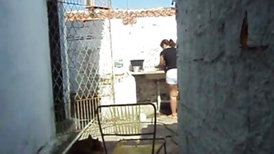 שוגר דדי מצלם תוך כדי קידוח כוס של בובת המין סרטי סקס חינם שלו